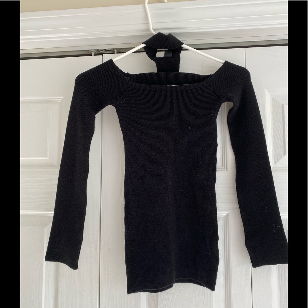 Black long sleeve shirt with choker